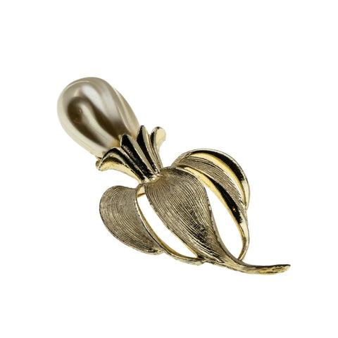 Elegant Flower - Vintage Signed 'Sarah Coventry' Gold Plated Baroque Pearl Brooch (VBR313)