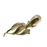 Elegant Flower - Vintage Signed 'Sarah Coventry' Gold Plated Baroque Pearl Brooch (VBR313)